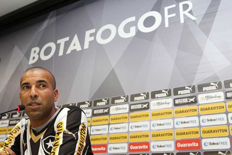 <p>Botafogo acabou de anunciar contrata&ccedil;&atilde;o de Emerson</p>