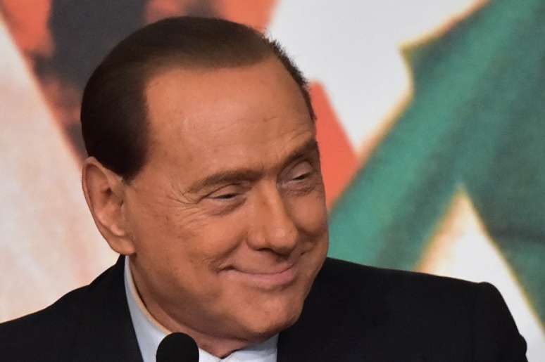 <p>Berlusconi disse que quando dirigia seu império de mídia Fininvest sempre reservava tempo para visitar "todos os sábados" seus empregados doentes ou hospitalizados</p>
