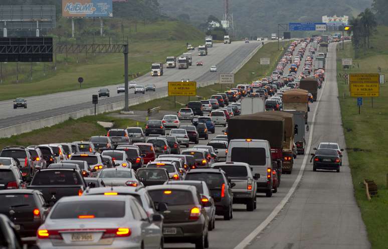 <p>Rodovia dos Imigrantes registrava lentidão entre os km 30 e km 58 às 06h10 desta quarta-feira</p>