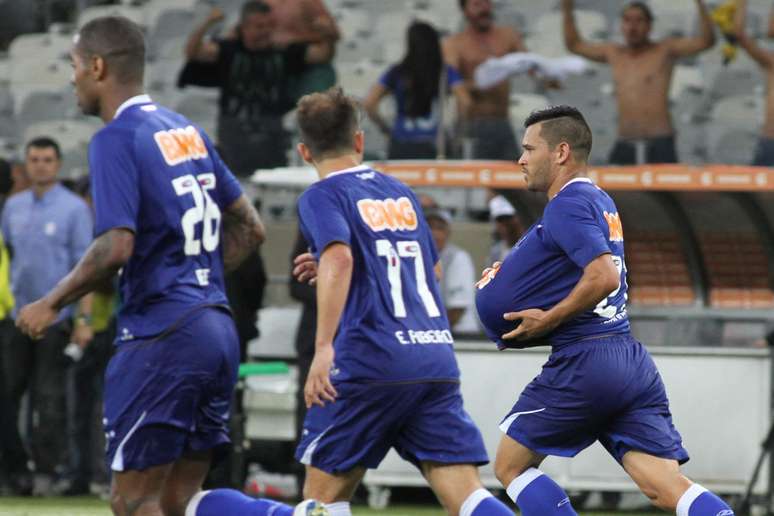 <p>No &uacute;ltimo lance do jogo, Samudio marcou e definiu o empate por 1 a 1 do Cruzeiro com o Cerro Porte&ntilde;o.&nbsp;</p>
