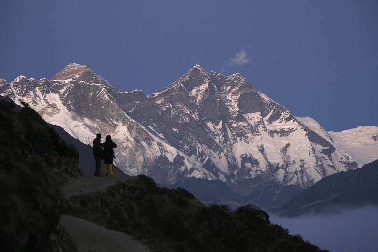 <p>Avalanche aconteceu a cerca de 6.300 m de altitude do Everest, quando 50 montanhistas iam do acampamento base I para o II. Até a manhã desta sexta-feira, 12 pessoas tinham morrido (foto de arquivo)</p>