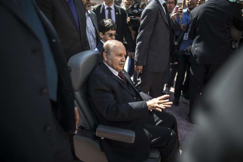 <p>Abdelaziz Bouteflika, veterano na luta de independência do país - há quase 15 anos no poder, venceu sexta-feira a reeleição com 81,53% dos votos</p>
