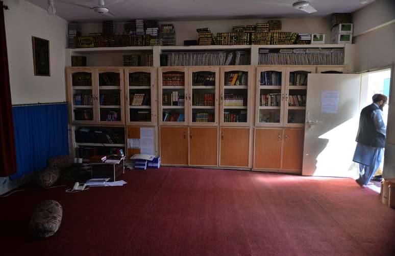 <p>A biblioteca tem cerca de 2 mil livros, todos eles ligados ao islamismo</p>