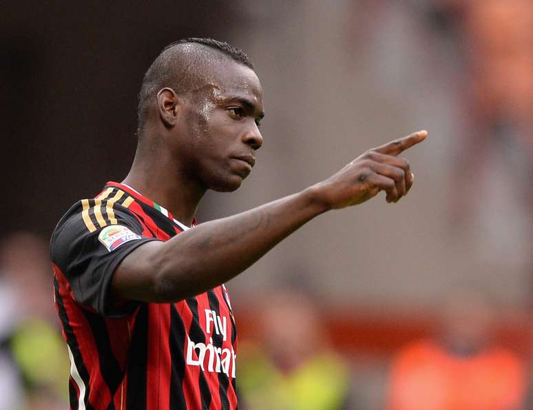 Com um gol e duas assistências, Balotelli foi o melhor em campo na vitória do Milan sobre o Livorno