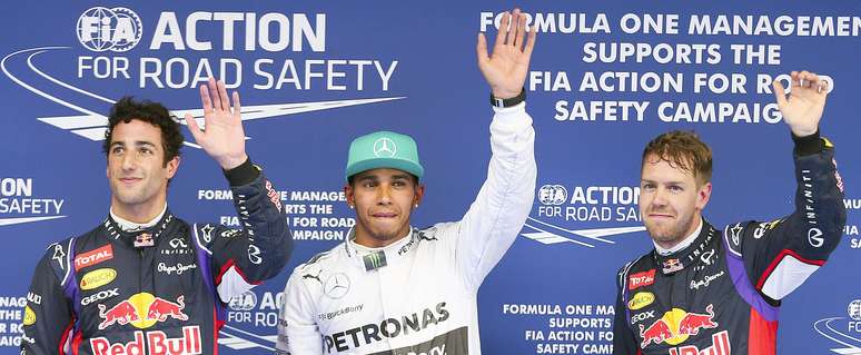 <p>O piloto inglês Lewis Hamilton fez neste sábado a pole position para o Grande Prêmio da China de Fórmula 1</p>