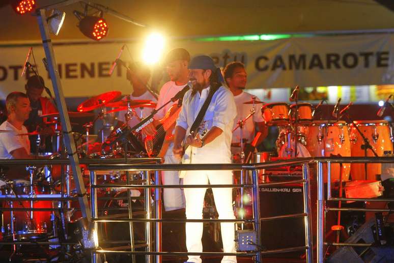 O cantor de axé Bell Marques se apresentou neste sábado à noite (19) na micareta Escarpas Folia Sertaneja em Capitólio, Minas Gerais. 