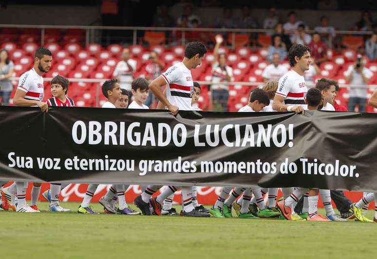 <p>Jogadores do São Paulo homenagearam o narrador Luciano do Valle</p>