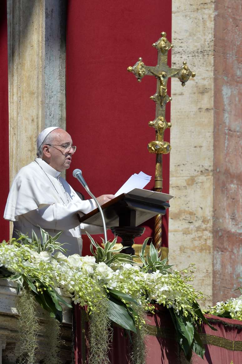 <p>Neste domingo, o Papa celebrou missa em grego e latim; pediu fim do desperd&iacute;cio e di&aacute;logo para a paz de pa&iacute;ses em conflitos</p>