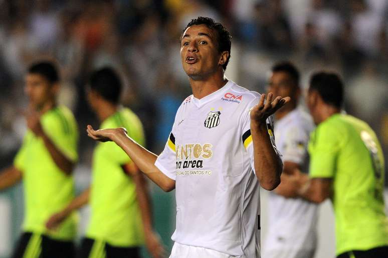 <p>Leandro Dami&atilde;o voltou a perder gols com a camisa santista e irritou torcedores</p>