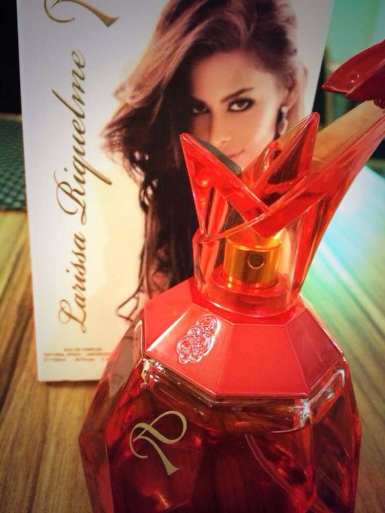 <p>Perfume de Larissa Riquelme é produzido por grife francesa</p>