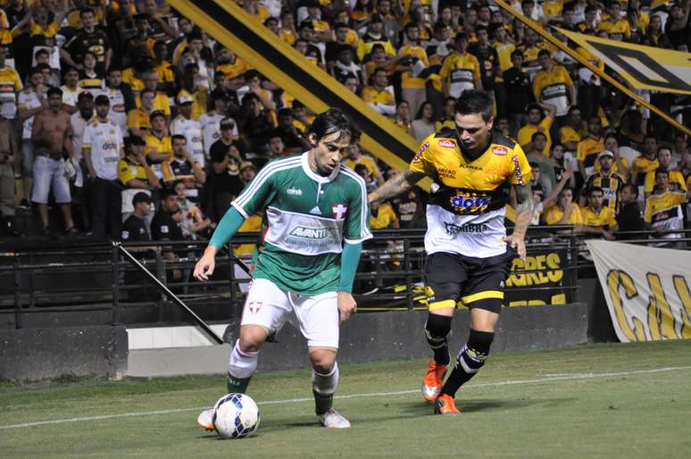 <p>Valdivia começou a jogada do gol do Leandro e logo depois sofreu falta do gol de Alan Kardec</p>