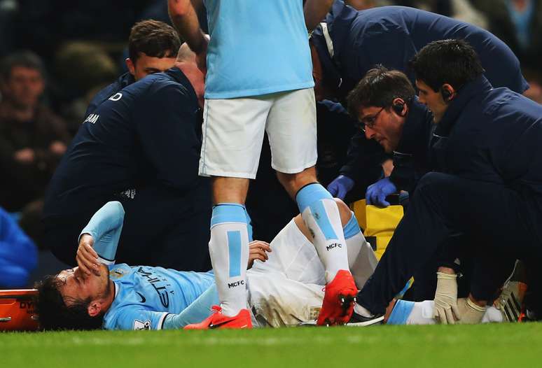 David Silva deixou partida sentindo dores