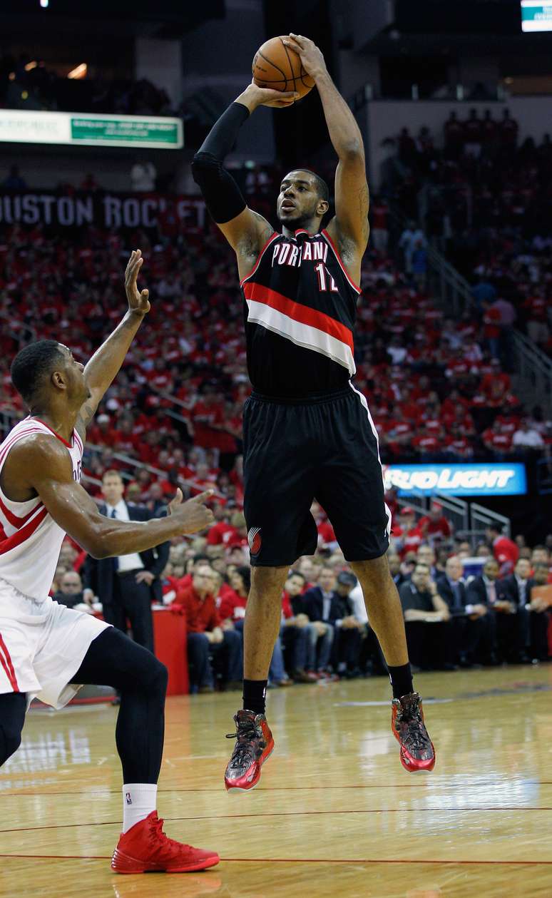 LaMarcus Aldridge comandou os Blazers no primeiro jogo dos playoffs