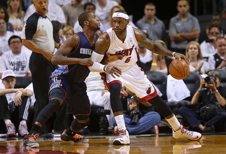 Atual campeão, Heat não teve dificuldades contra os Bobcats