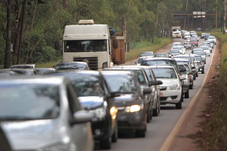 Tráfego é lento na BR-040, em Minas Gerais