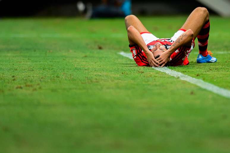 Flamengo estreou em um Mané Garrincha repleto de cadeiras vazias