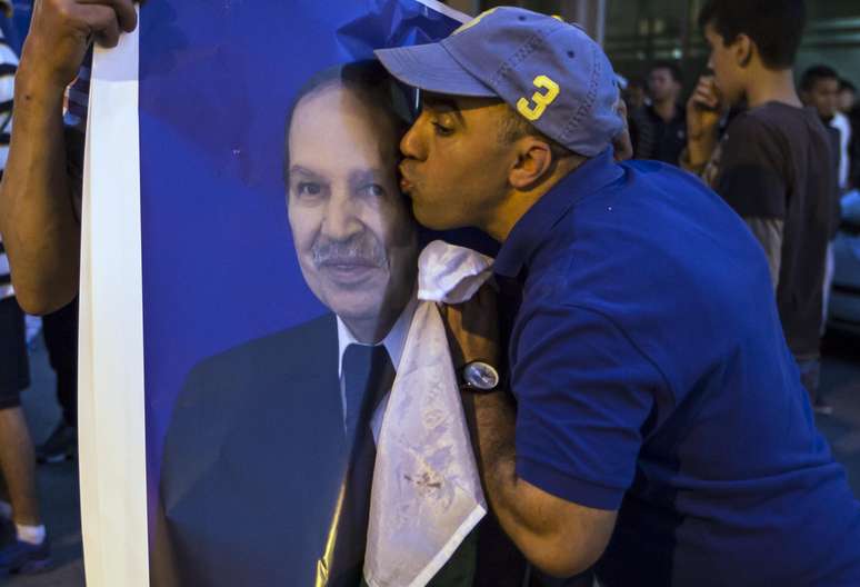 <p>Com mais de 81% dos votos, Bouteflika venceu as eleições mais uma vez e se prepara para assumir a presidência da Argélia pela quarta vez</p>