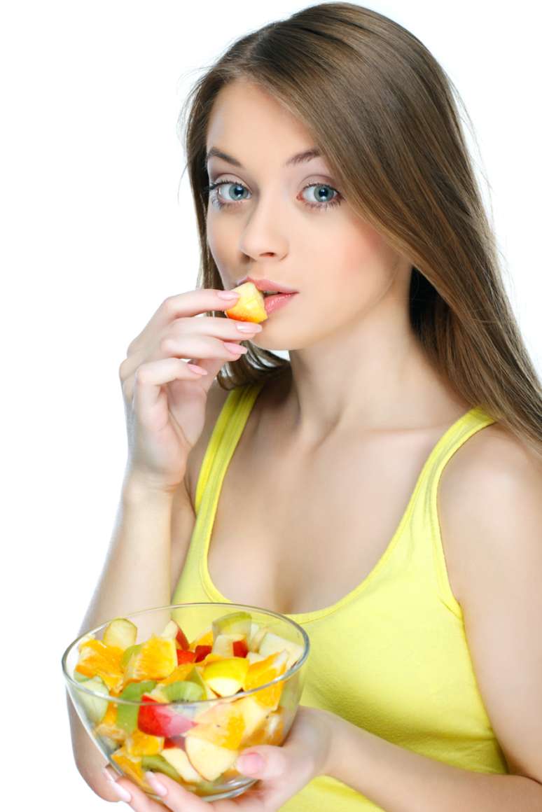 Ricos em vitaminas C e E, selênio e zinco, os alimentos considerados antioxidantes agem diretamente contra os radicais livres que podem danificar as células sadias do corpo e, ao longo do 