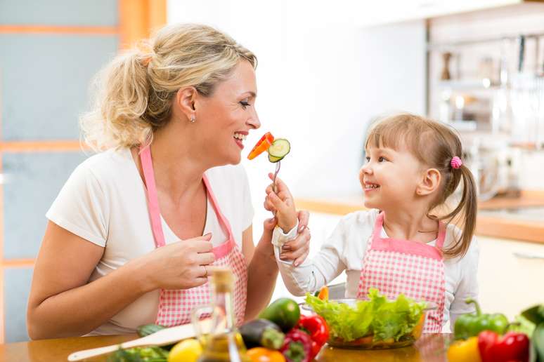 Cursos de culinária especializados transformam até as mães com pouca experiência em verdadeiras chefs de cozinha, capazes de elaborar receitas saborosas e saudáveis para os filhos de todas as idades 