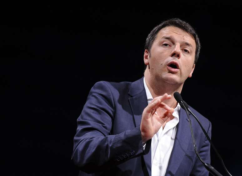 <p>Matteo Renzi, primeiro-ministro italiano, considerou a decisão de revelar os documentos como "um dever para com os cidadãos e os familiares das vítimas de episódios que permanecem como uma mancha obscura em nossa memória comum"</p>