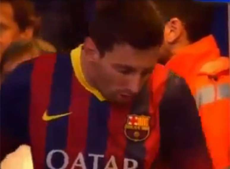 <p>Messi &eacute; flagrado com n&aacute;useas antes de enfrentar o Athletic Bilbao</p>