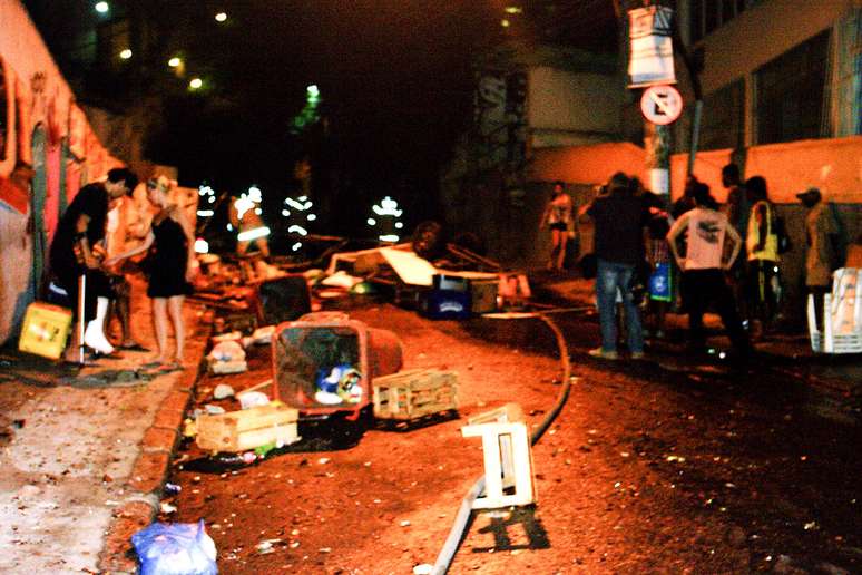 <p>Protesto por morte de jovem bloqueou ruas e causou confusão na zona sul carioca</p>