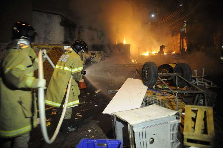 <p>Moradores protestaram após a morte do dançarino nesta terça-feira</p>