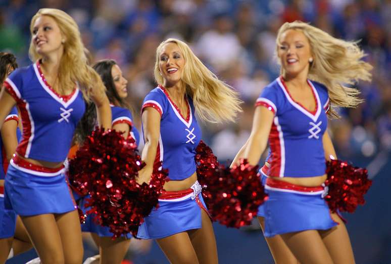 <p>Cinco ex-cheerleaders do Buffalo Bills, uma das franquias mais tradicionais da NFL (Liga Nacional de Futebol Americano), abriram um processo contra a equipe, nesta terça-feira</p>