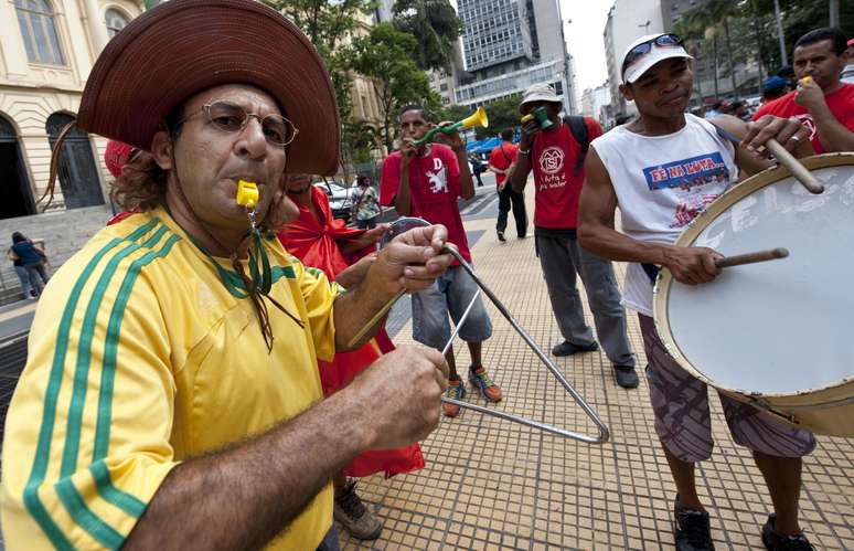 <p>Membros do MTST se reuniram nesta quarta para protestar pela aprova&ccedil;&atilde;o do Plano Diretor Estrat&eacute;gico da cidade</p>