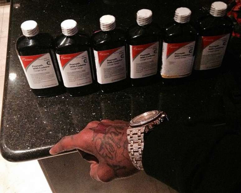 <p>Rapper Soulja Boy publicou foto de remédio para tosse que é usado para produzir a droga sizzurp</p>