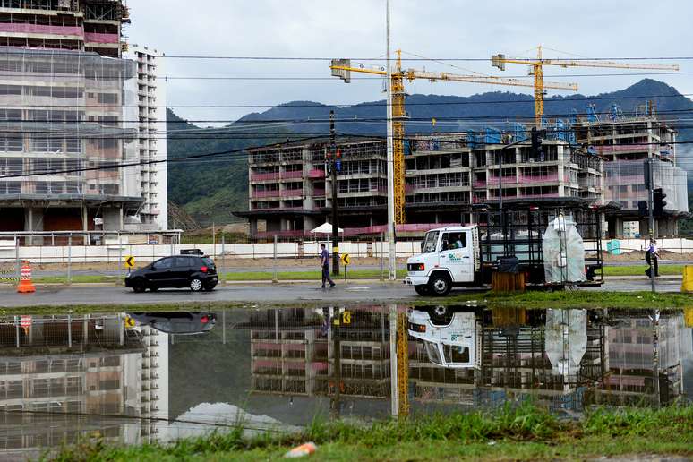 <p>Fachada do Parque Ol&iacute;mpico, na Avenida Embaixador Abelardo Bueno</p>