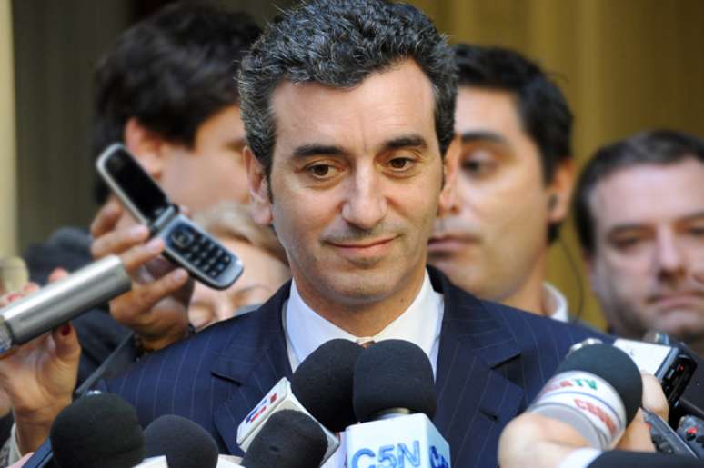 <p>O ministro do Interior na Argentina, Florencio Randazzo, responde a perguntas dos rep&oacute;rteres na Casa do Governo</p>