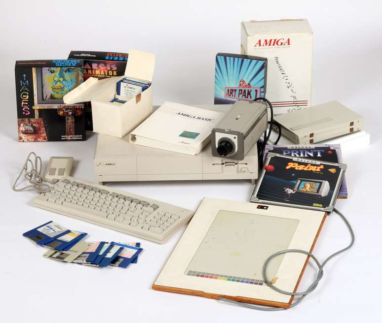 Computador Amiga dos anos 80 usado pelo artista