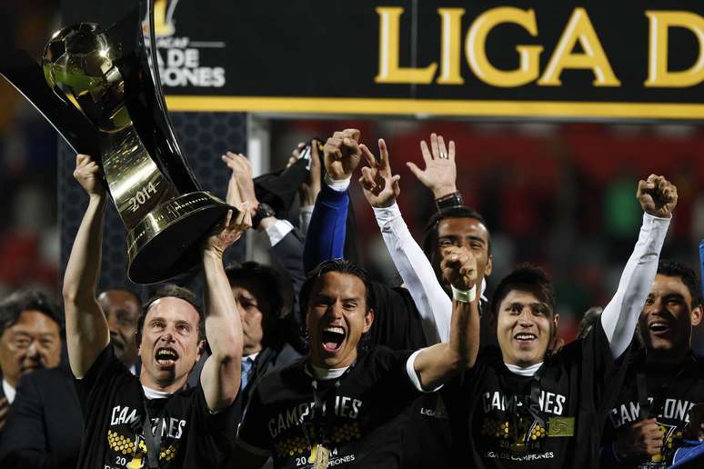 Jogadores do Cruz Azul comemoram título da Liga dos Campeões da Concacaf