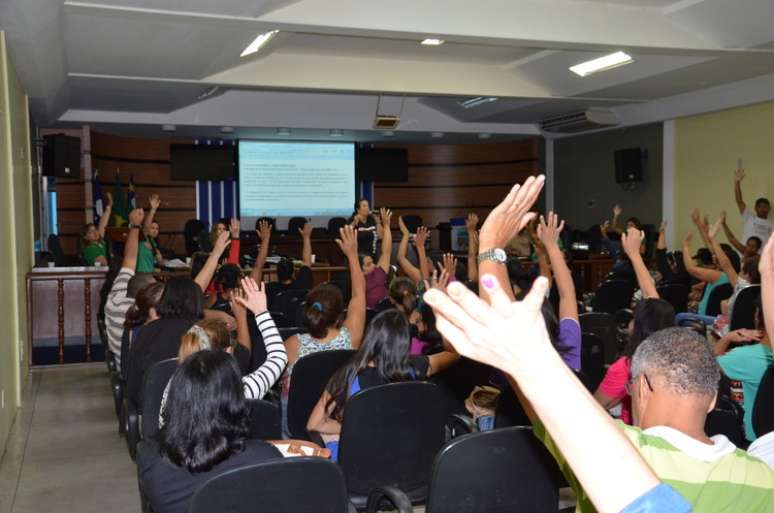 Em assembleia, professores da rede municipal decidiram entrar em greve em Vitória da Conquista