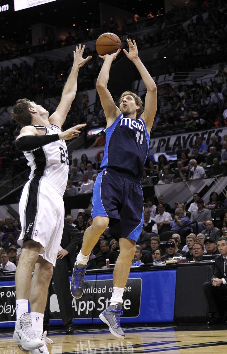 Mavericks tiveram boa apresentação coletiva em San Antonio