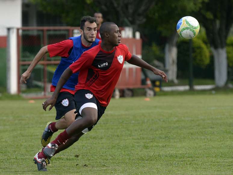 Portuguesa treina para jogo contra o Santa Cruz, no sábado 