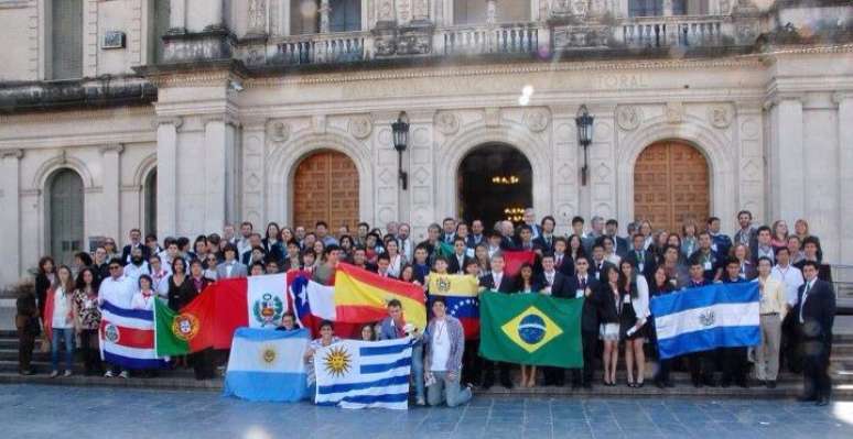 Estudante Ramon Gonçalves durante competições internacionais de química