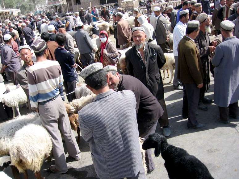 <p>Mercado popular, de domingo, em Khotan,&nbsp;cidade na Regi&atilde;o Aut&ocirc;noma de Xinjiang, na&nbsp;China</p>