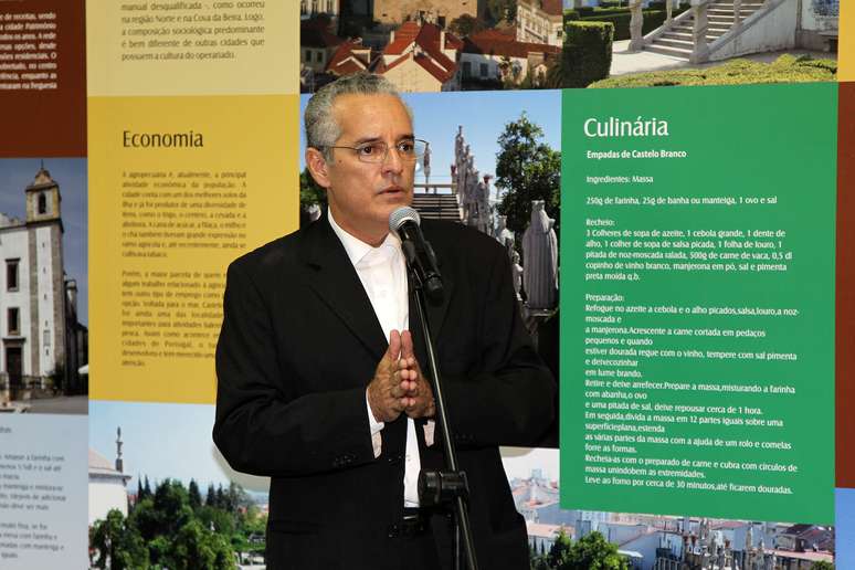 <p>O embaixador de Portugal no Brasil, Francisco Ribeiro Telles, durante evento em comemoração ao mês de Portugal no Acre, em maio de 2013</p><p> </p>