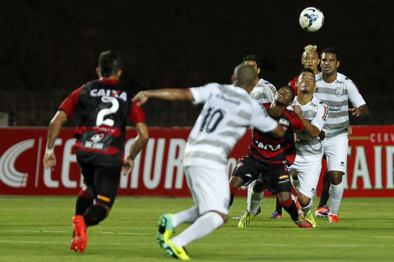 Vitória foi buscar empate, mas acabou eliminado pelo J. Malucelli nos pênaltis