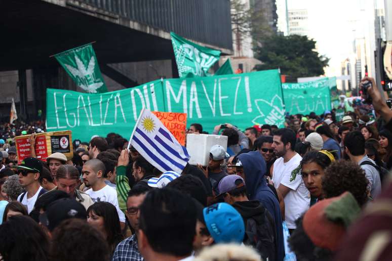 Cerca de 3 mil pessoas participaram da Marcha da Maconha em São Paulo