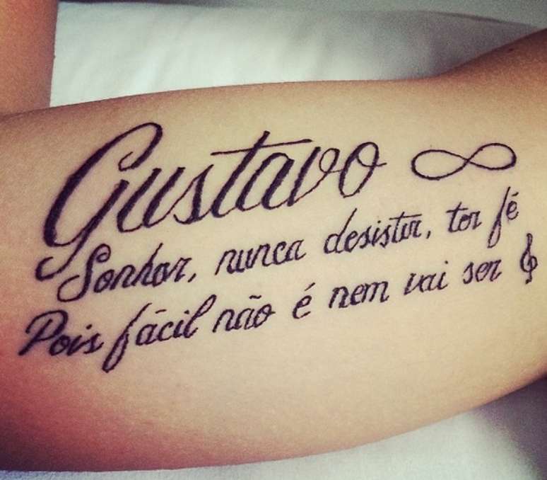 MC Gui homenageou o irmão morto com uma tatuagem no braço