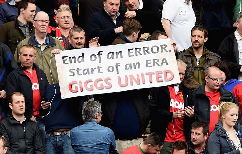 "Fim de um erro, começo de uma era": torcida do United mostrou confiança no ídolo Giggs