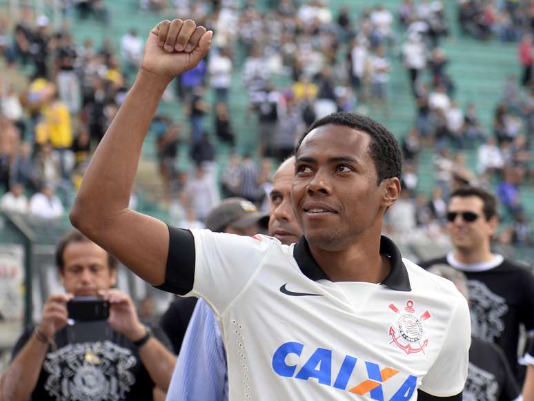 <p>Festa no Pacaembu teve apresentação de Elias antes do jogo</p>