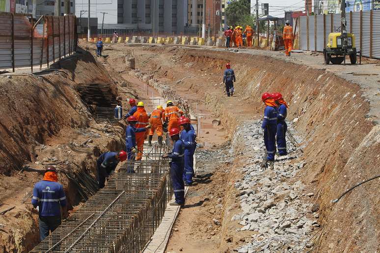 <p>Obras de mobilidade urbana ficarão para depois e podem resultar em gargalo nos transportes</p>