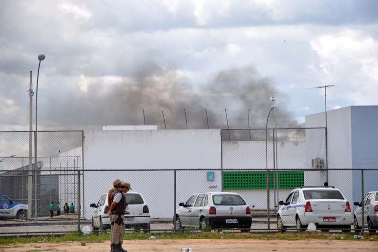 <p>Rebelião no presídio de Eunápolis deixou ao menos seis mortos e vários feridos</p>