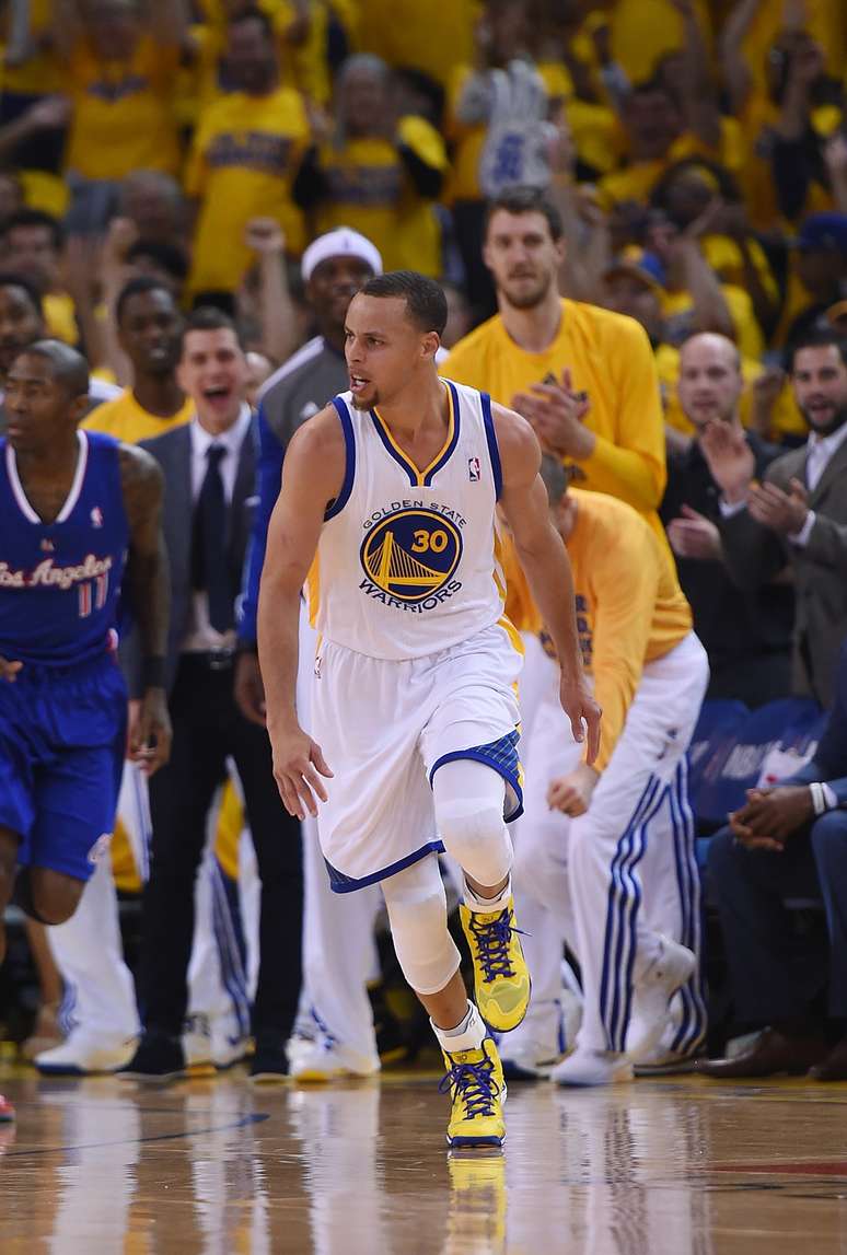 Stephen Curry foi o destaque do jogo, com 33 pontos marcados