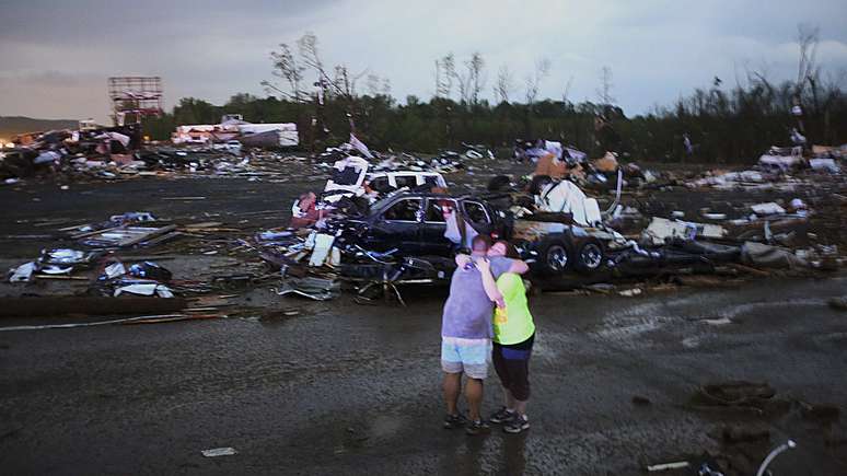 Tornado causou destruição na cidade de Mayflower, no Estado de Arkansas