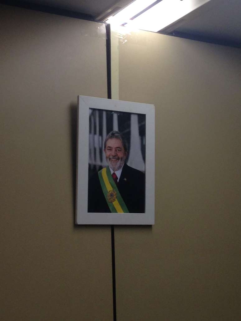 Com foto de Lula na parede, deputados do PR pediram a candidatura do petista à presidência